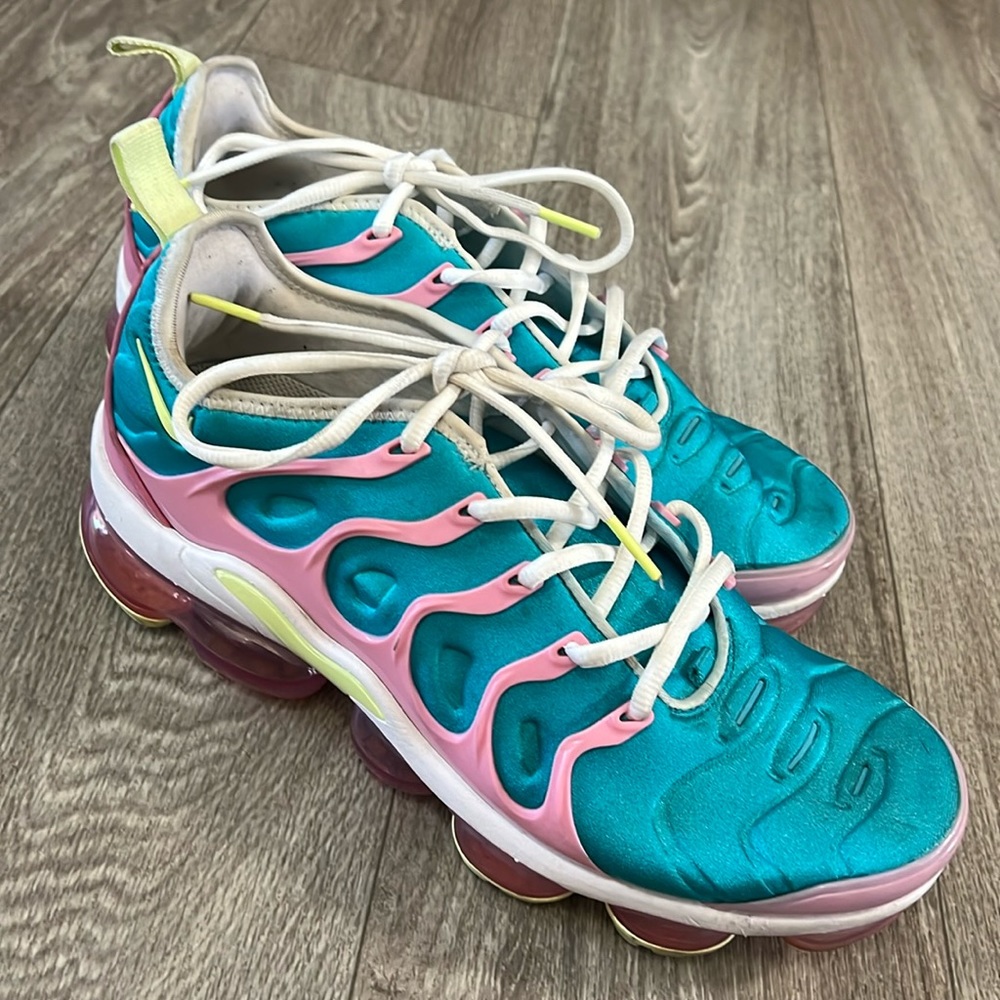 Nike Air Vapormax Plus Easter shoes women’s sz 9.5